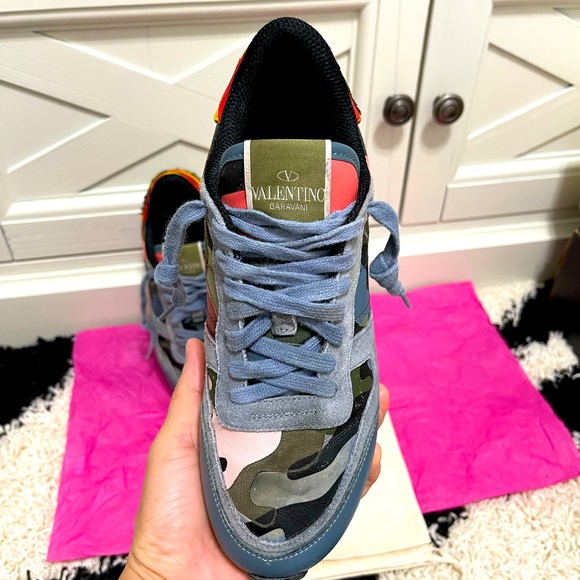 EUC Women’s Size 6.5 Valentino Garavani Rockrunner Sneakers In Hawaiian Culture - Picture 7 of 16